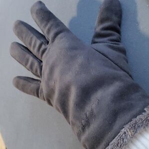 Gray cozy woman's winter faux fur‎ lined. Very good used condition.